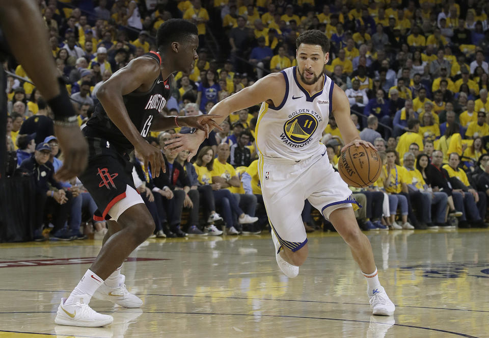 Klay Thompson（持球者）。（AP Photo/Jeff Chiu）