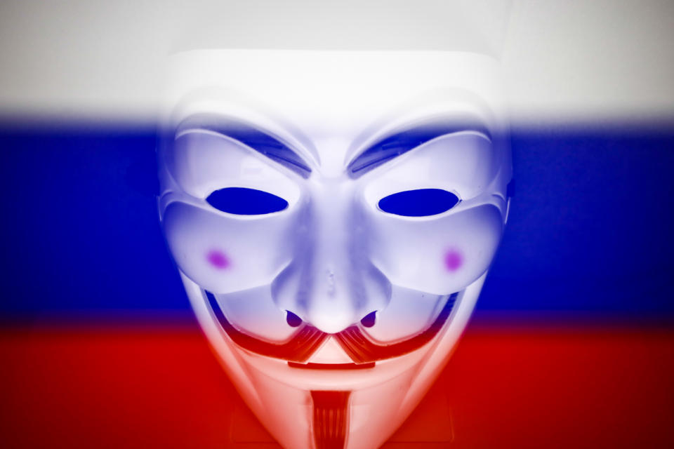 Anonymous haben Russland den Cyberkrieg erklärt (Bild: Jakub Porzycki/NurPhoto via Getty Images)