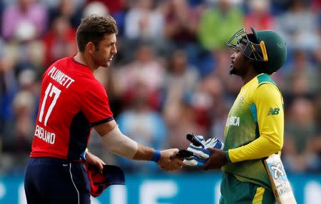 Cricket - England vs South Africa - Third International T20 - The SSE SWALEC, Cardiff, Britain - June 25, 2017 England's Liam Plunkett shakes hands with South Africa's Andile Phehlukwayo at the end of the match Action Images via Reuters/Andrew Boyers