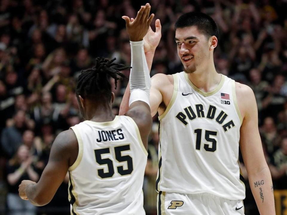 Purdue center Zach Edey (15) is set to become the first repeat winner of the John Wooden Award since Virginia’s Ralph Sampson in the early 1980s.