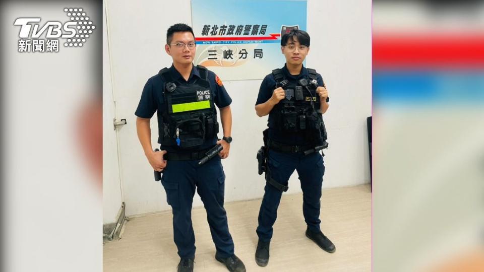 三峽警分局鶯歌派出所警員胡傑森（左）、劉呈樟。（圖／TVBS）