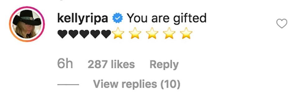 Kelly Ripa's comment | Lola Consuelos/Instagram