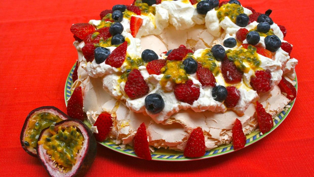 Pavlova mit Früchten