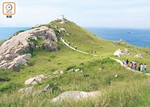 蒲台島吸引不少遊客登島遠足露營。