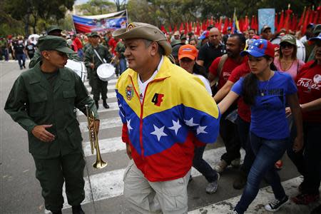 National Assembly President Diosdado Cabello (C) take part in a rally with a Bolivarian militia in Caracas March 15, 2014. REUTERS/Jorge Silva