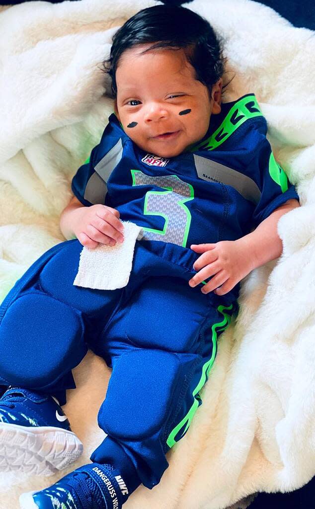 Ciara, Russell Wilson enjoy Halloween fun during Seahawks' bye week