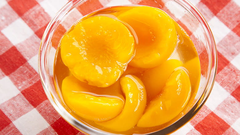 Canned peaches in glass bowl 