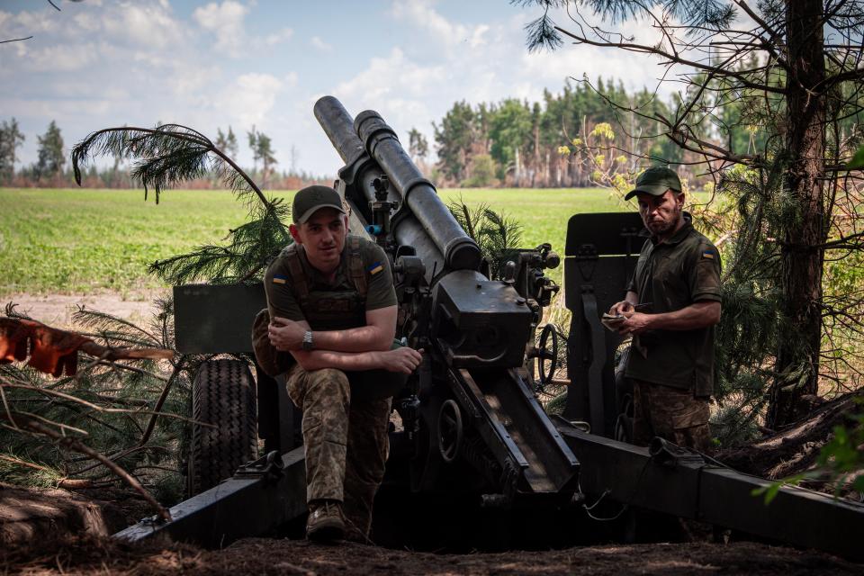 Ukrainian soldiers with the 57th Motorized Brigade operate at an artillery position near Vovchansk, Kharkiv (Getty Images)