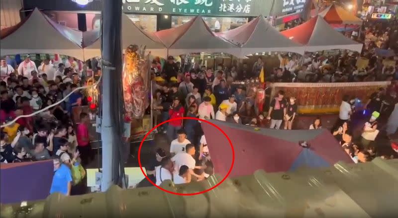 北港迓媽祖遶境活動中，有民眾爆衝突。（圖／翻攝自臉書社團「爆料公社」）