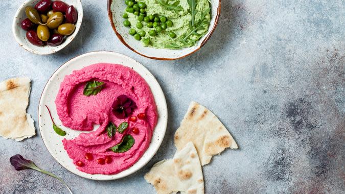 green-pea-and-pink-beet-hummus-spread-or-dip-with-mix-salad-leaves-picture-id1141259901