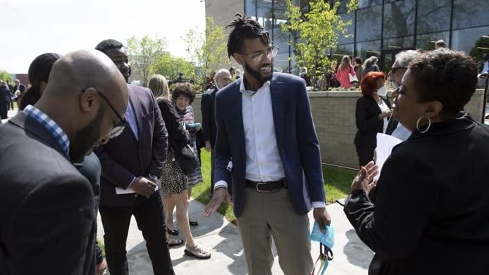 Community Foundation of Greater Flint CEO Isaiah Oliver (center) circulates during a library opening in Flint, Michigan back in May. As the foundation’s first Flint native and first Black leader since it was founded in 1988, Oliver works to build bridges between marginalized people and wealthy donors. (Photo: Sean Work/The Chronicle of Philanthropy via AP)