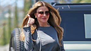 Sofia Vergara Takes Off Wedding Ring Gives Cameras a Thumbs Up Following Joe Manganiello Split 254