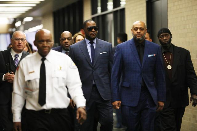 R. Kelly trial: Vlogger charged after fan accused her of assault