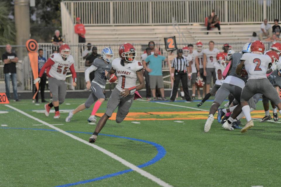 Forest Hill's Malik Razz takes an end-around to the far sideline during the first half of the Falcons' loss to Wellington on Monday night (Oct. 3, 2022).