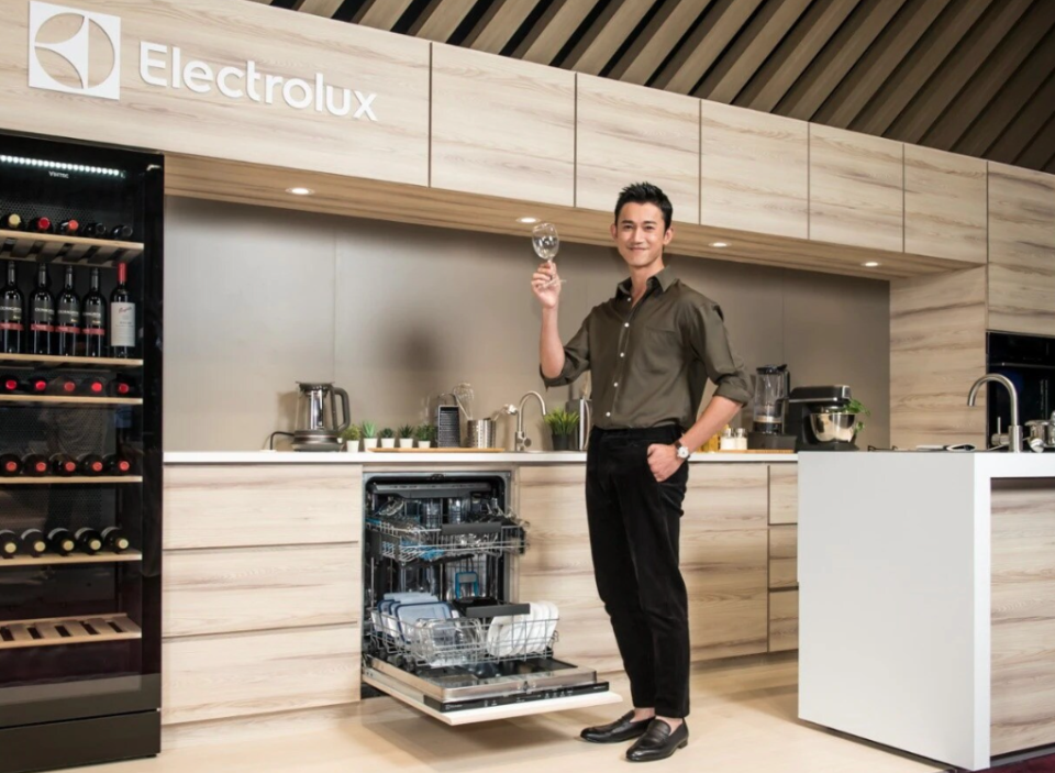 Electrolux 伊萊克斯 洗碗機900系列，高效率且符合人體工學設計，獲得iF、紅點大賞等多項設計獎肯定。