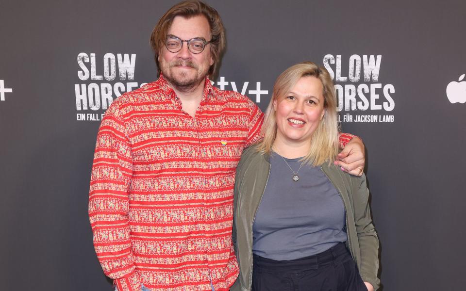 Nilz Bokelberg und seine Frau, die Podcasterin Maria Lorenz-Bokelberg, besuchen im November 2022, in Berlin eine Serienpremiere. (Bild: 2022 Getty Images/Gerald Matzka)