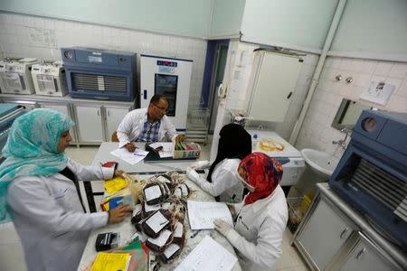 Employees register bags of blood at a blood transfusion centre in Sanaa, Yemen August 7, 2017. REUTERS/Khaled Abdullah