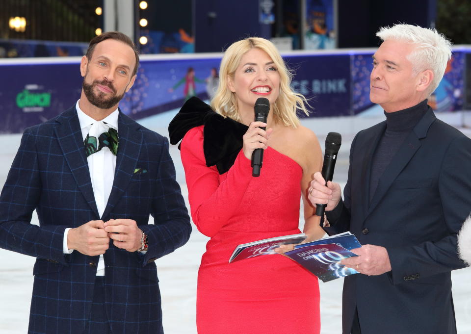 LONDON, -, UNITED KINGDOM - 2018/12/18: Jason Gardiner, Holly Willoughby and Philip Schofield at the Dancing On Ice Launch Showcase at the Natural History Museum Ice Rink, Kensington,. (Photo by Keith Mayhew/SOPA Images/LightRocket via Getty Images)