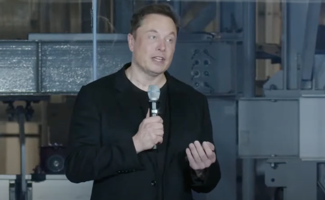 Elon Musk all'incontro annuale di Tesla del 2022
