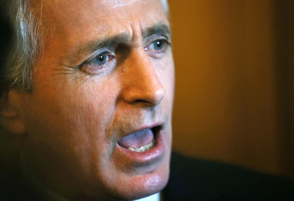 U.S. Senator Bob Corker (R-Tenn.) speaks to members of the press at the Capitol February 14, 2013 on Capitol Hill in Washington, D.C. (Photo by Alex Wong/Getty Images)