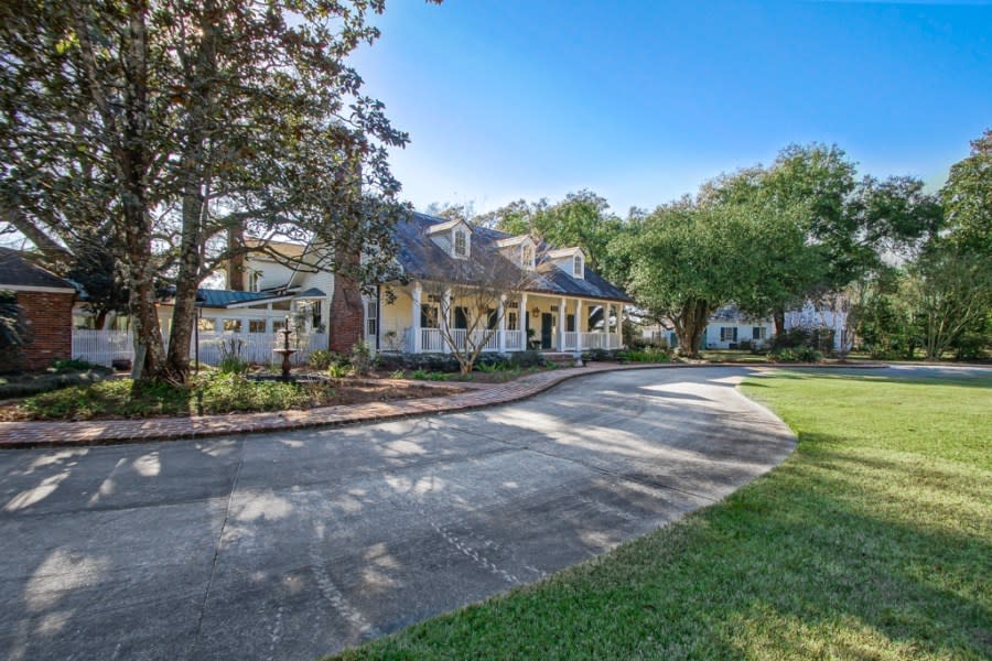 Luxurious Baton Rouge home on 6020 Highland Road (Photo Courtesy of Glenda Pollard of Pollard Partners Realtors)