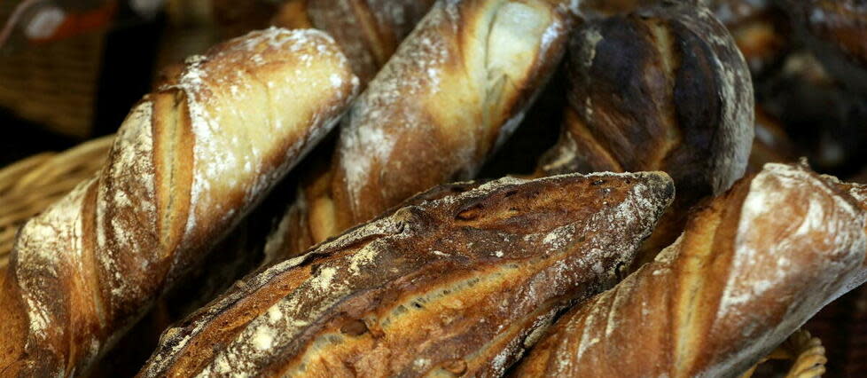 La baguette de pain, malgré l'augmentation de son prix ces derniers mois, reste très appréciée des Français.  - Credit:Jean François Ottonello / MAXPPP / PHOTOPQR/NICE MATIN/MAXPPP