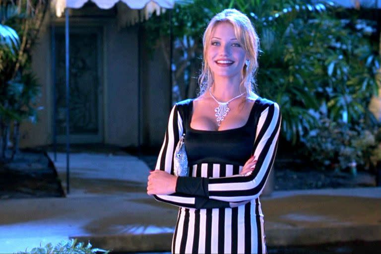 El debut de Cameron Diaz en el cine fue en el año 1994, en La máscara. La actriz era una completa desconocida y profesionalmente no había realidad ningún trabajo previo. Al poco tiempo sería una de las caras más importantes de HOllywood. Y veinte años más tarde de La máscara, Diaz filmaría Annie, la