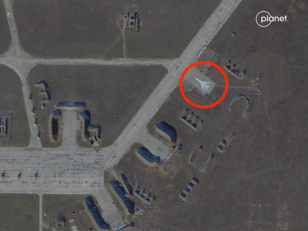Русия има история на боядисване на военни самолети примамки в своите