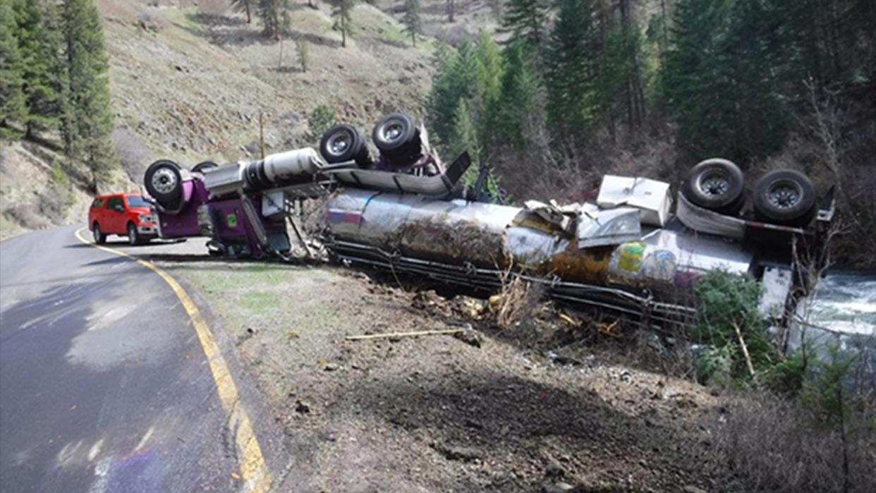  A tanker truck full of young spring Chinook salmon overturned in Oregon, but many of the fish managed to escape into a nearby creek. 