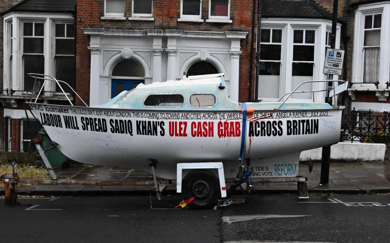 A boat with pro-Reform slogans was left on a trailer in a parking space on Sir Keir's street