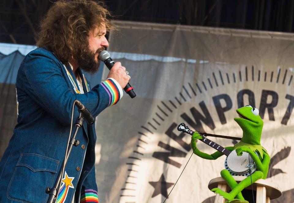 Newport Folk Festival performance also featured Benmont Tench, Chris Funk, and John Stirratt.Jim James and Kermit the Frog sing "Rainbow Connection" with Janet Weiss on drums: Watch Ben Kaye