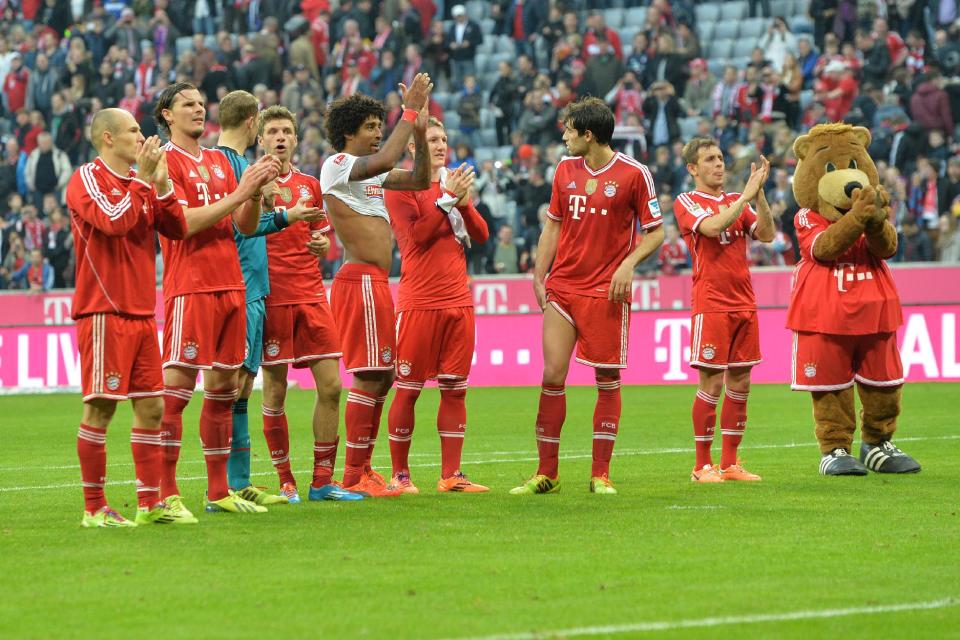 Bayern's players celebrates to supporters after the German first division Bundesliga soccer match between FC Bayern Munich and SC Freiburg in Munich, Germany, on Saturday, Feb. 15, 2014. Bayern won 4-0. (AP Photo/Kerstin Joensson)