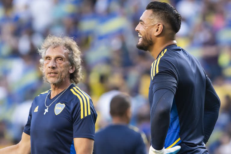 Sergio Romero y Fernando Gayoso en la previa de un partido en la Bombonera