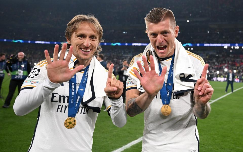 Luka Modric and Toni Kroos raise six fingers for six Champions League titles