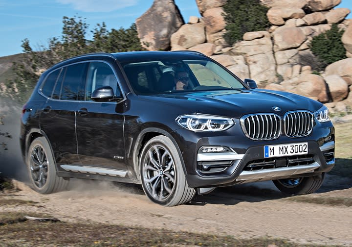 2018 BMW X3 front quarter right photo