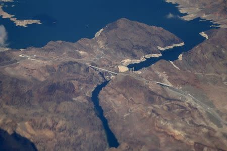 Lake Mead and the Hoover Dam are seen in Nevada and Arizona, United States April 23, 2015. REUTERS/Lucy Nicholson
