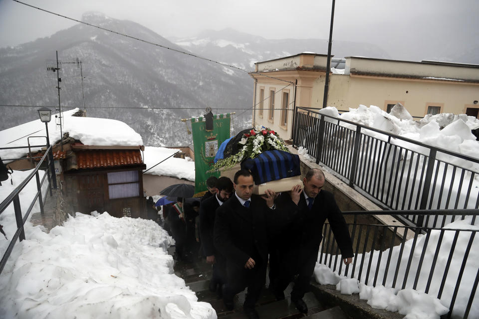 Deadly snow avalanche hits hotel in earthquake-stricken central Italy