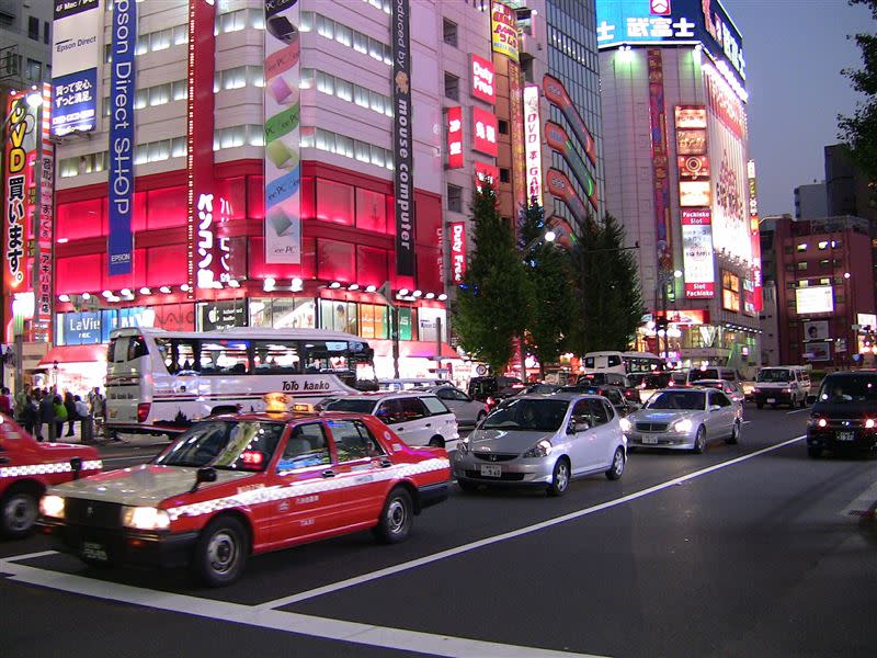 目前日本有高達18.5%的二氧化碳排放來自行駛中的汽車。（示意圖／翻攝自Pixabay）