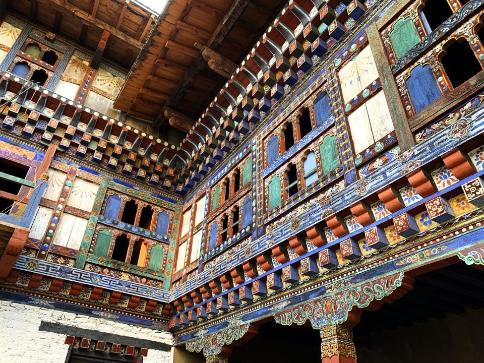 Another view of the palace courtyard.