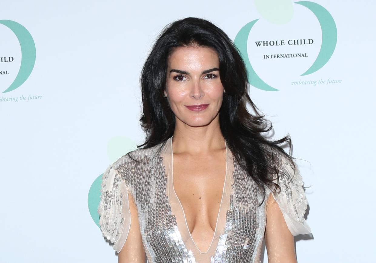 Angie Harmon ditched the makeup for her sweet new selfie. (Photo: Paul Archuleta/WireImage)