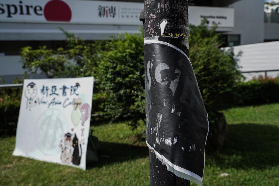 2022年6月4日，香港中文大學，新亞書院對開空地，有「Missing 民主女神像」標語。