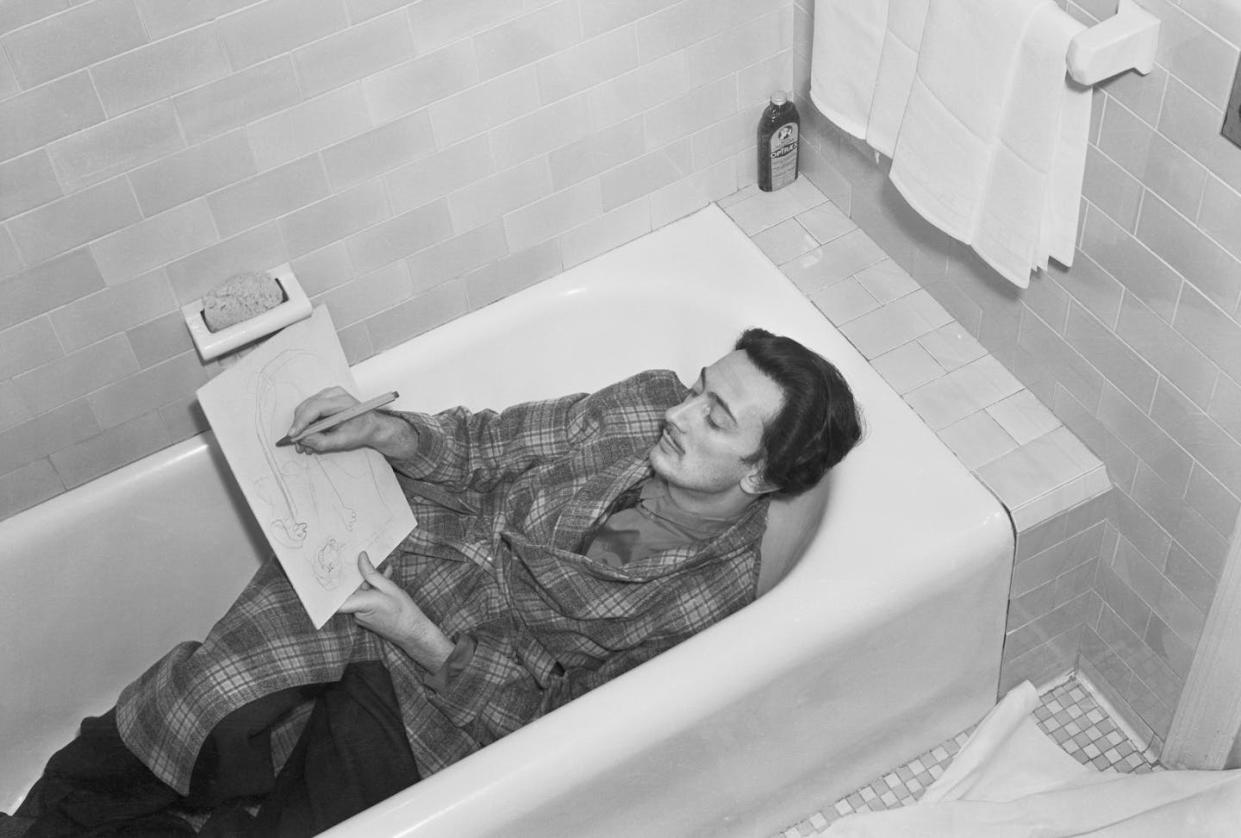 Instead of drawing a bath, surrealist Salvador Dalí decides to draw in a bath. <a href="https://www.gettyimages.com/detail/news-photo/spanish-surrealist-salvador-dali-doesnt-dally-when-an-idea-news-photo/515164458?adppopup=true" rel="nofollow noopener" target="_blank" data-ylk="slk:Bettmann/Getty Images;elm:context_link;itc:0;sec:content-canvas" class="link ">Bettmann/Getty Images</a>