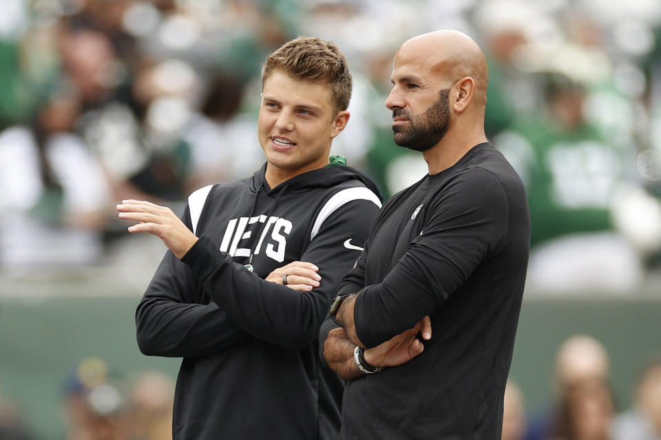 Jets head coach Robert Saleh (right) has to balance the need to figure out what the team has in quarterback Zach Wilson and the chance to make the playoffs for the first time since 2010. (Photo by Sarah Stier/Getty Images)