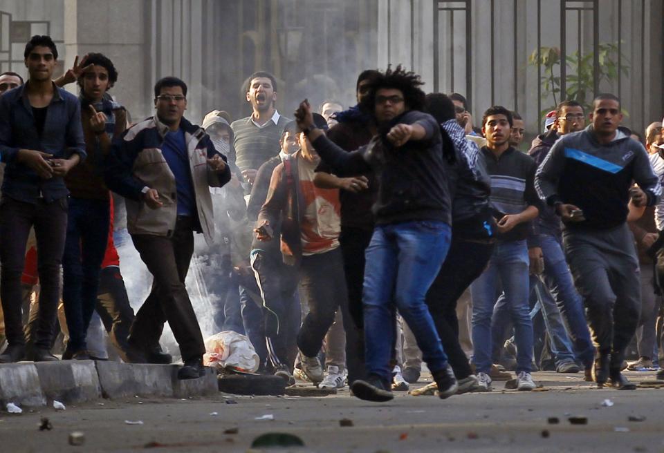 Anti-government protesters and members of the Muslim Brotherhood throw stones and glasses during clashes with supporters of Egypt's army and police at Ramsis street, which leads to Tahrir Square in downtown Cairo, on the third anniversary of Egypt's uprising, January 25, 2014. Seven people were killed during anti-government marches on Saturday while thousands rallied in support of the army-led authorities, underlining Egypt's volatile political fissures three years after the fall of autocrat president Hosni Mubarak. Security forces lobbed teargas and fired in the air to try to prevent demonstrators opposed to the government from reaching Tahrir Square, the symbolic heart of the 2011 uprising that toppled the former air force commander. (REUTERS/Amr Abdallah Dalsh)