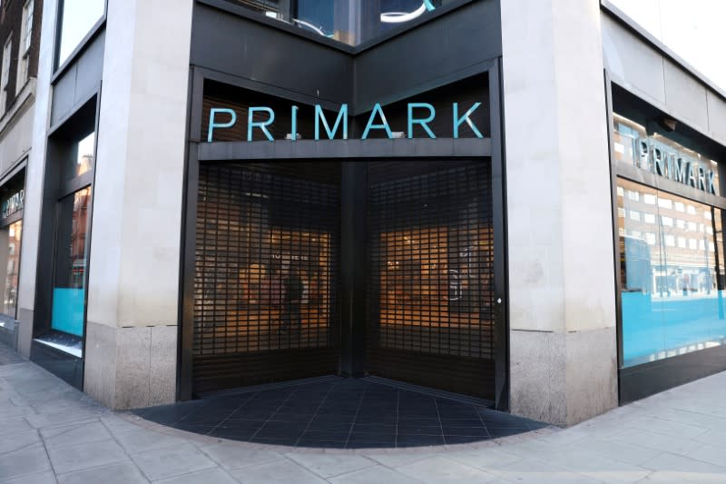 FOTO DE ARCHIVO: Una tienda de Primark en Oxford Street cerrada debido al brote de coronavirus en Londres, Reino Unido, el 22 de marzo de 2020