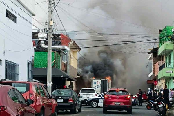 incendio de comercios y vehículos en uruapan, michoacán