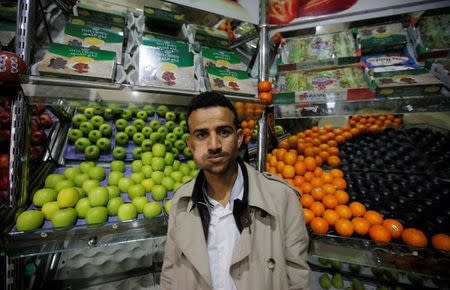 Ali Qaid al-Hubaishi, 29, a fruit vendor, poses for a photograph in Sanaa, Yemen, April 21, 2016. REUTERS/Mohamed al-Sayaghi