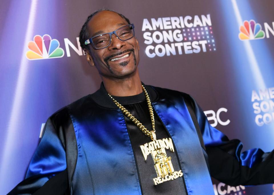 Sein Name ist fast schon ein Synonym für Gras: Snoop Dogg glaubt ebenfalls seit jeher an die Kraft der Hanfpflanze - auch nach zahlreichen Verhaftungen wegen Marihuana-Besitzes. Seit 2015 hat er mit "Leafs by Snoop" seine eigene Cannabis-Marke, die diverse Hanfprodukte vertreibt. (Bild: 2022 Getty Images/JC Olivera)