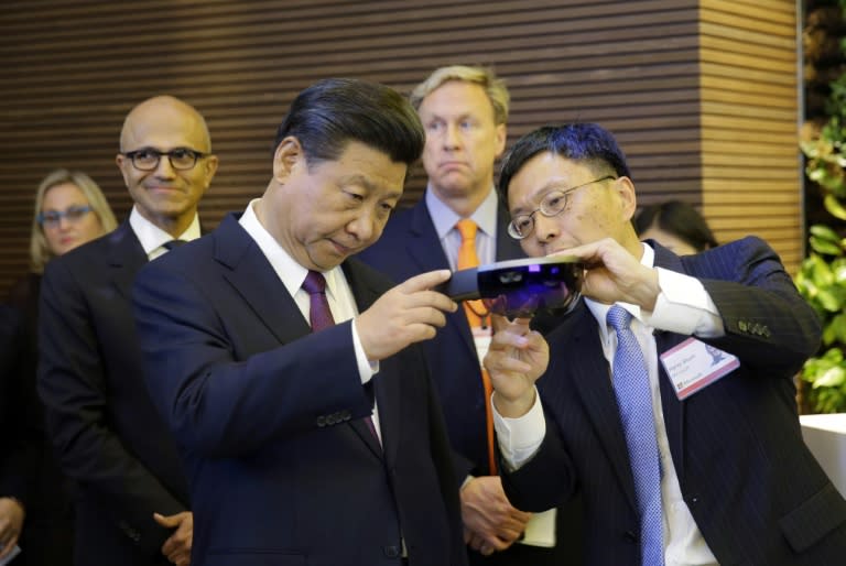 Harry Shum, right, Microsoft Executive Vice President of Technology and Research, demonstrates Micosoft's HoloLens device to Chinese President Xi Jinping, in Redmond, Washington, September 23, 2015