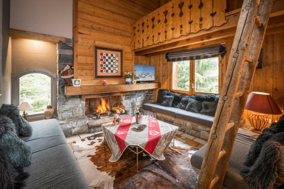 Travellers can expect to wind-down and warm-up in the snug after a day on the slopes (Ski France)